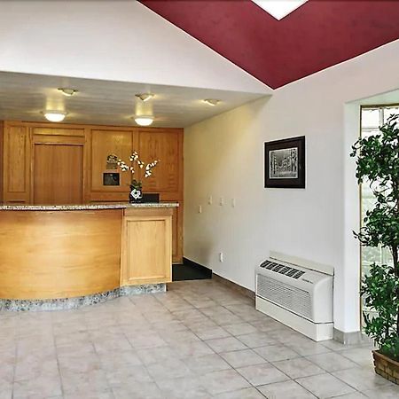 White Wolf Inn Hinton Interior photo